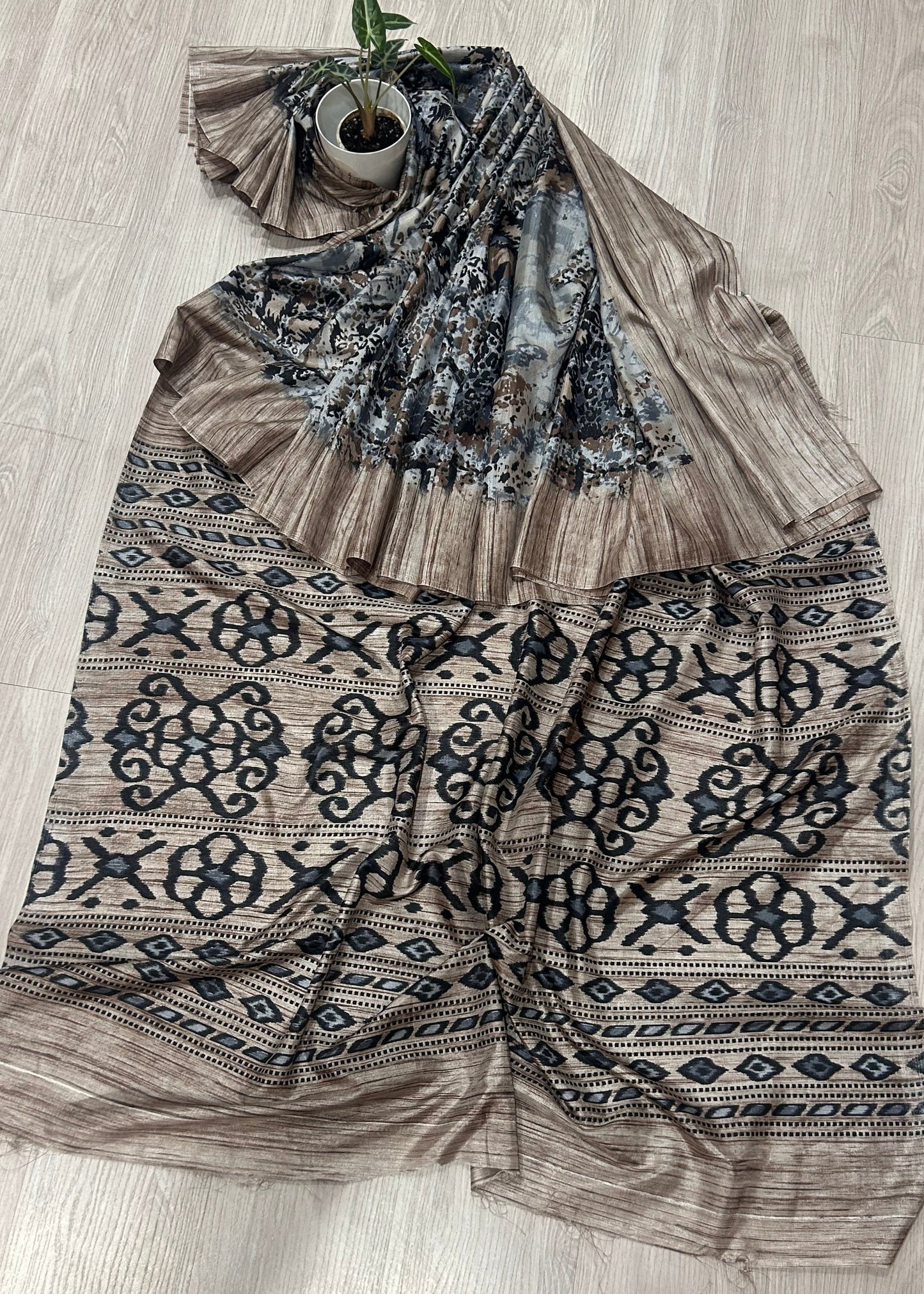 DOLA SILK ANIMAL PRINT SAREE